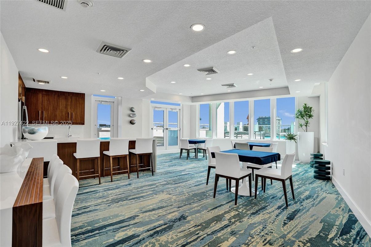 Dining room, Interior, Recessed Lighting