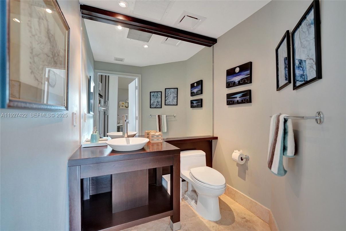 Bathroom, Interior, Recessed Lighting