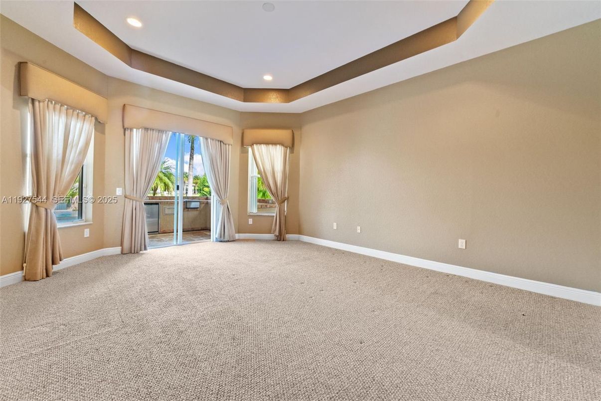Empty room, Interior, Recessed Lighting