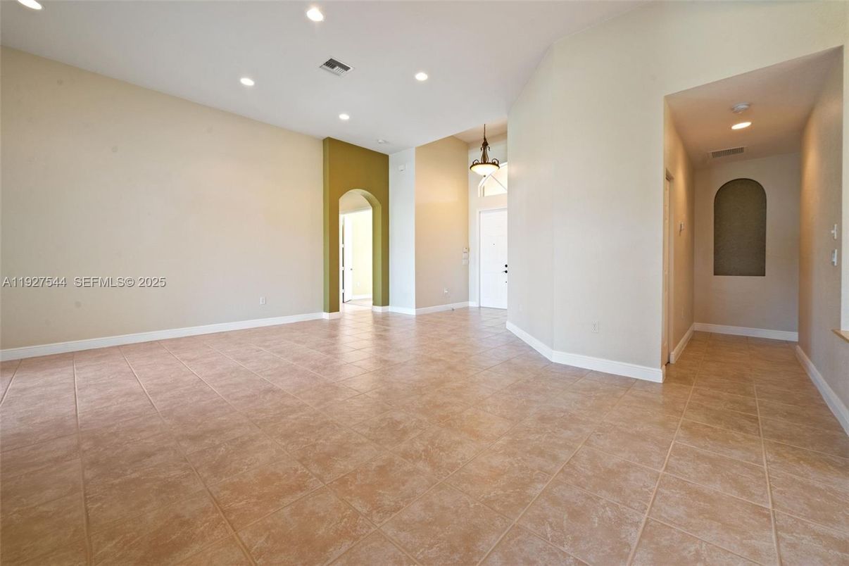 Empty room, Interior, Recessed Lighting
