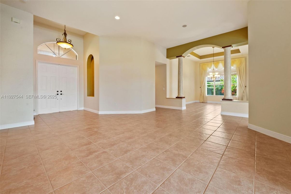 Empty room, Interior, Pendant Lights, Recessed Lighting