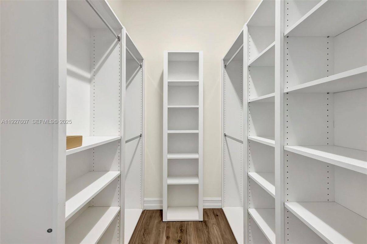 Interior, Walk-in Closets, Wood Texture Flooring