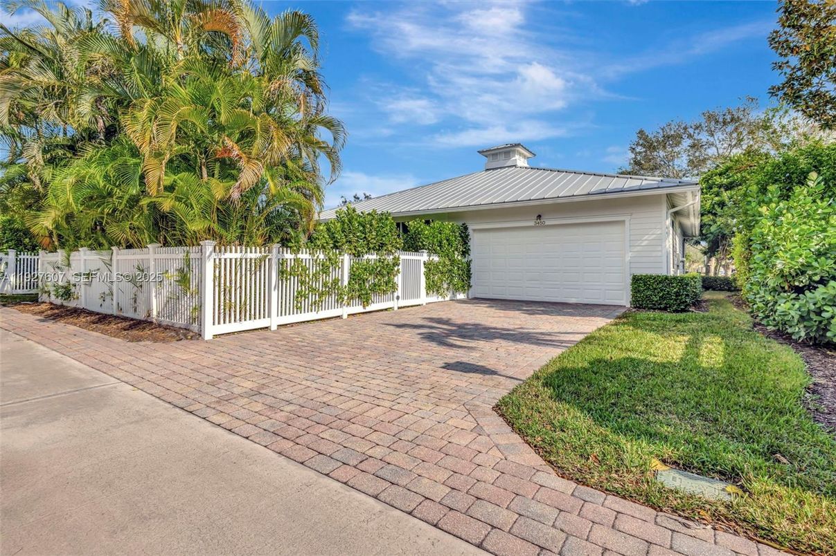 Detached Garage, Exterior