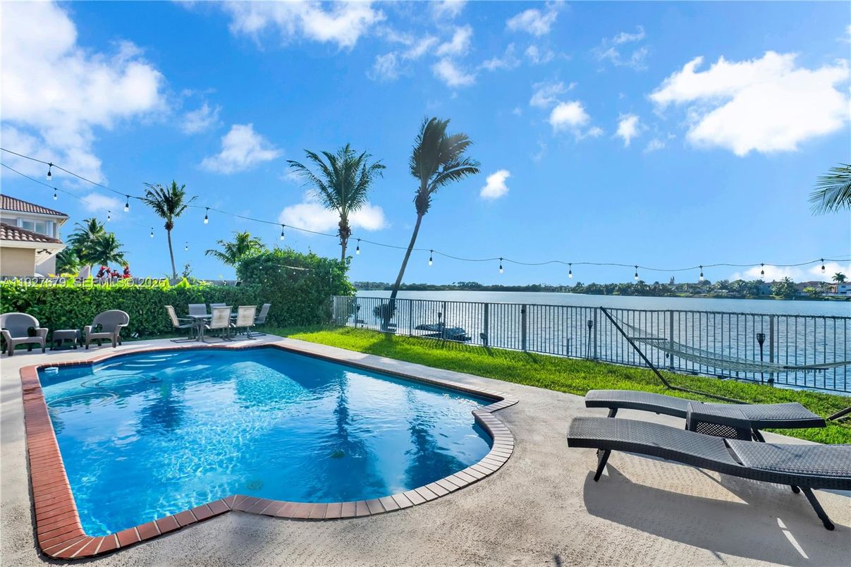 Exterior, Pool, Water