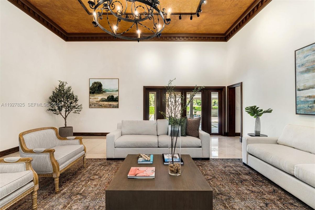 Chandelier, Interior, Living room