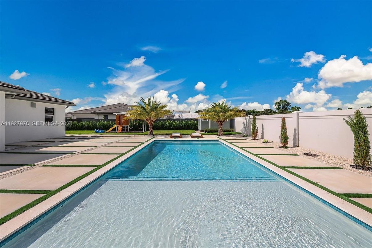 Exterior, Playground, Pool