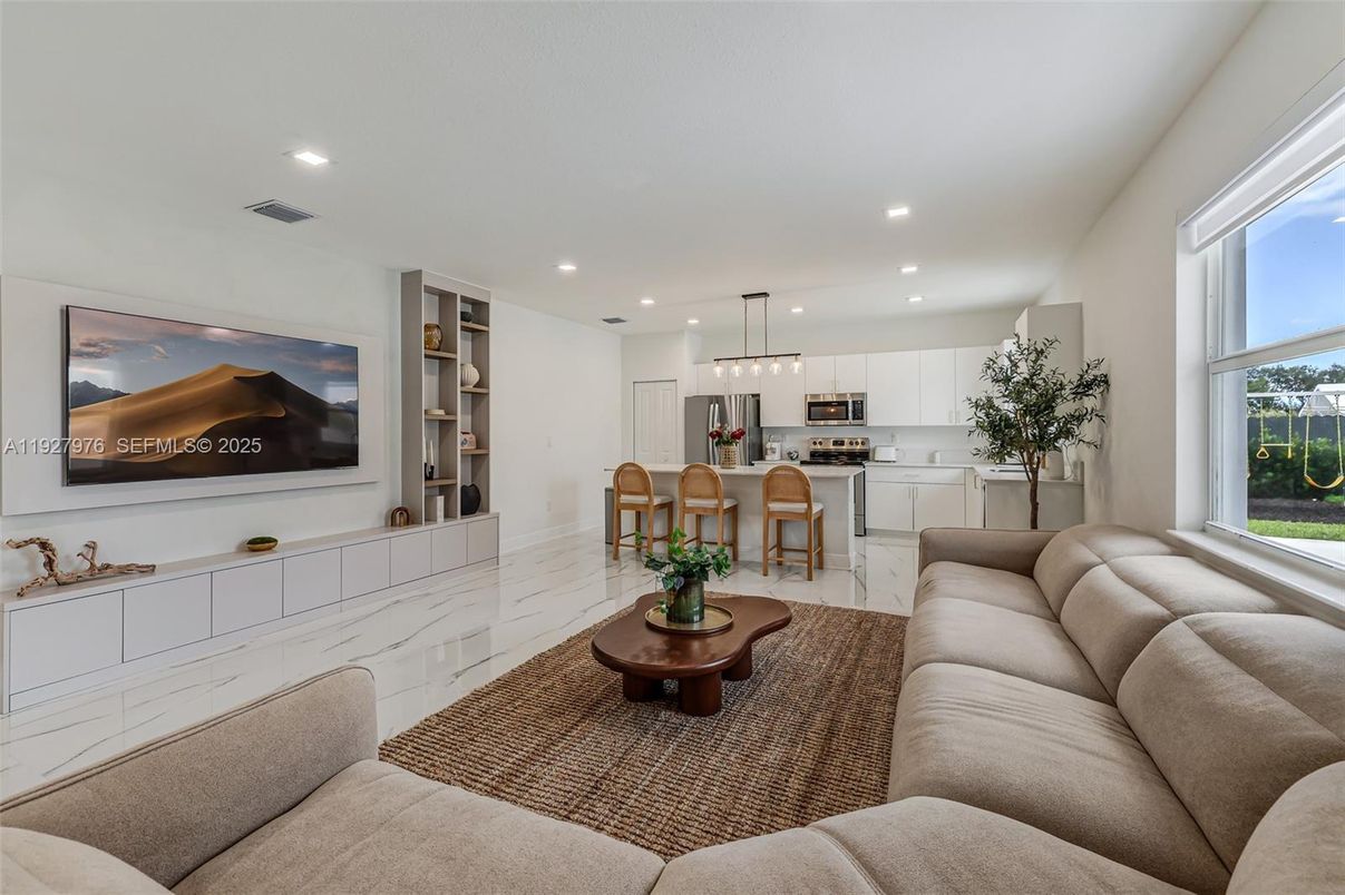 Interior, Kitchen, Living room, Pendant Lights, Recessed Lighting, Stainless Steel Appliances