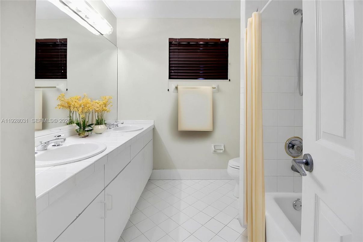 Bathroom, Dual Sink Vanities, Interior