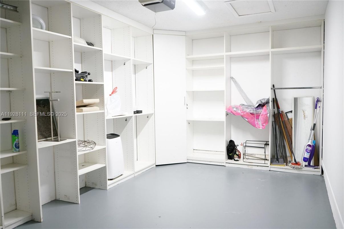 Interior, Walk-in Closets