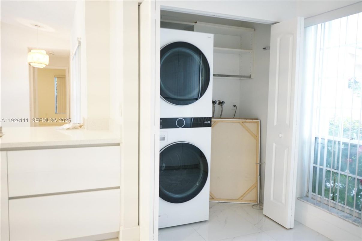Interior, Marble, Pendant Lights, Utility Closets, Washer