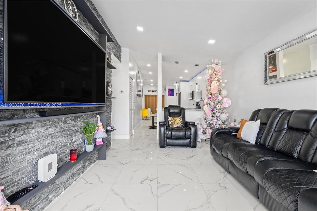 Interior, Kitchen, Living room, Marble, Pendant Lights, Recessed Lighting