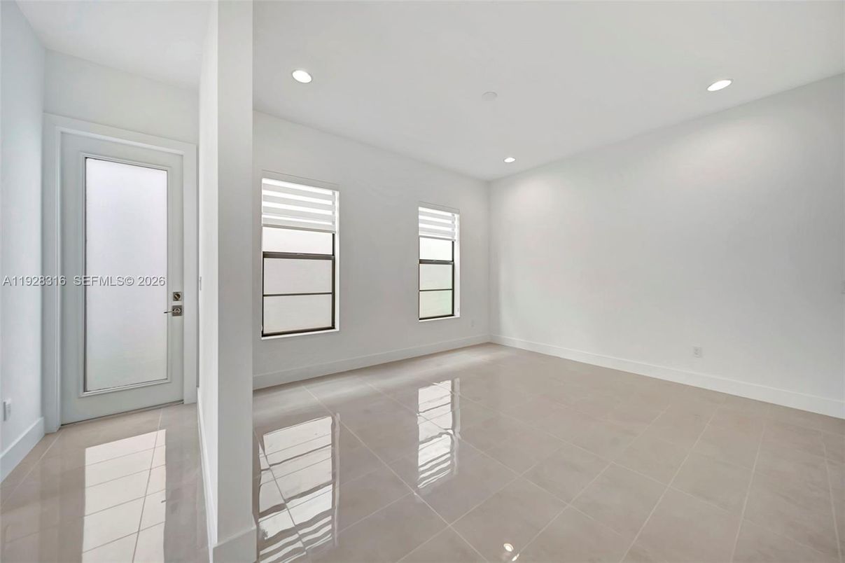 Empty room, Interior, Recessed Lighting