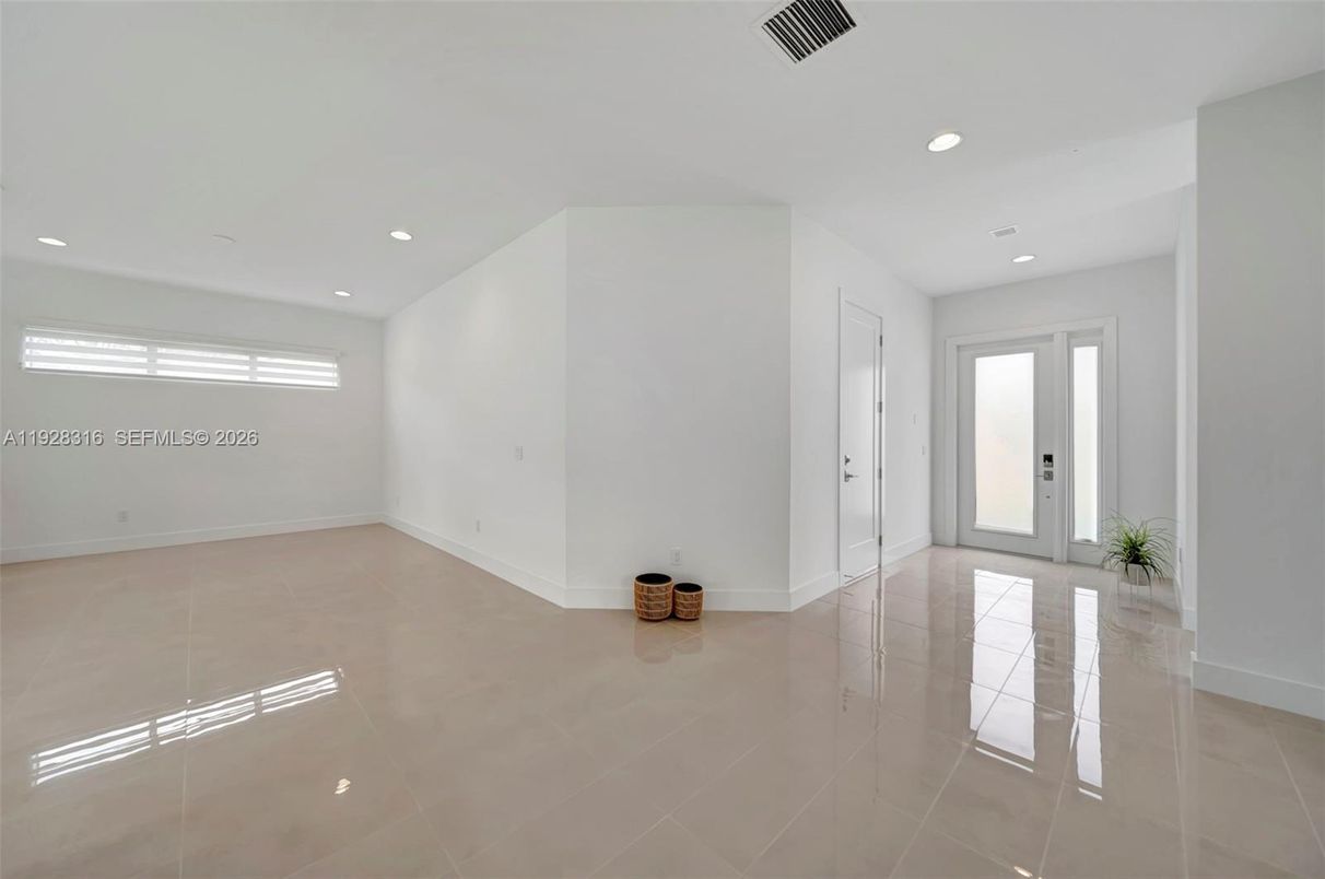 Empty room, Interior, Recessed Lighting