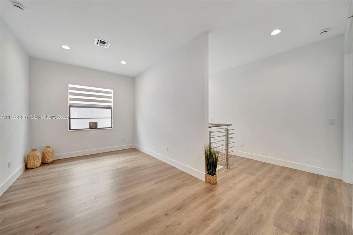 Empty room, Interior, Recessed Lighting, Wood Texture Flooring