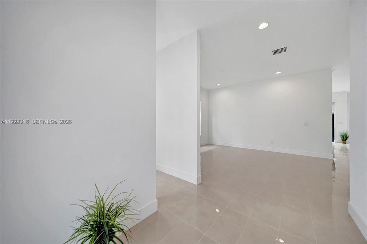 Empty room, Interior, Recessed Lighting