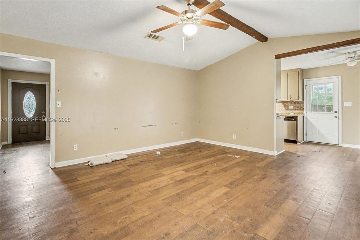 Empty room, Interior, Wooden Beams, Wood Texture Flooring