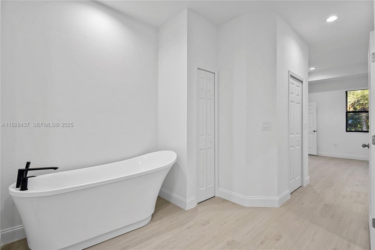 Bathroom, Free Standing Baths, Interior, Recessed Lighting, Wood Texture Flooring