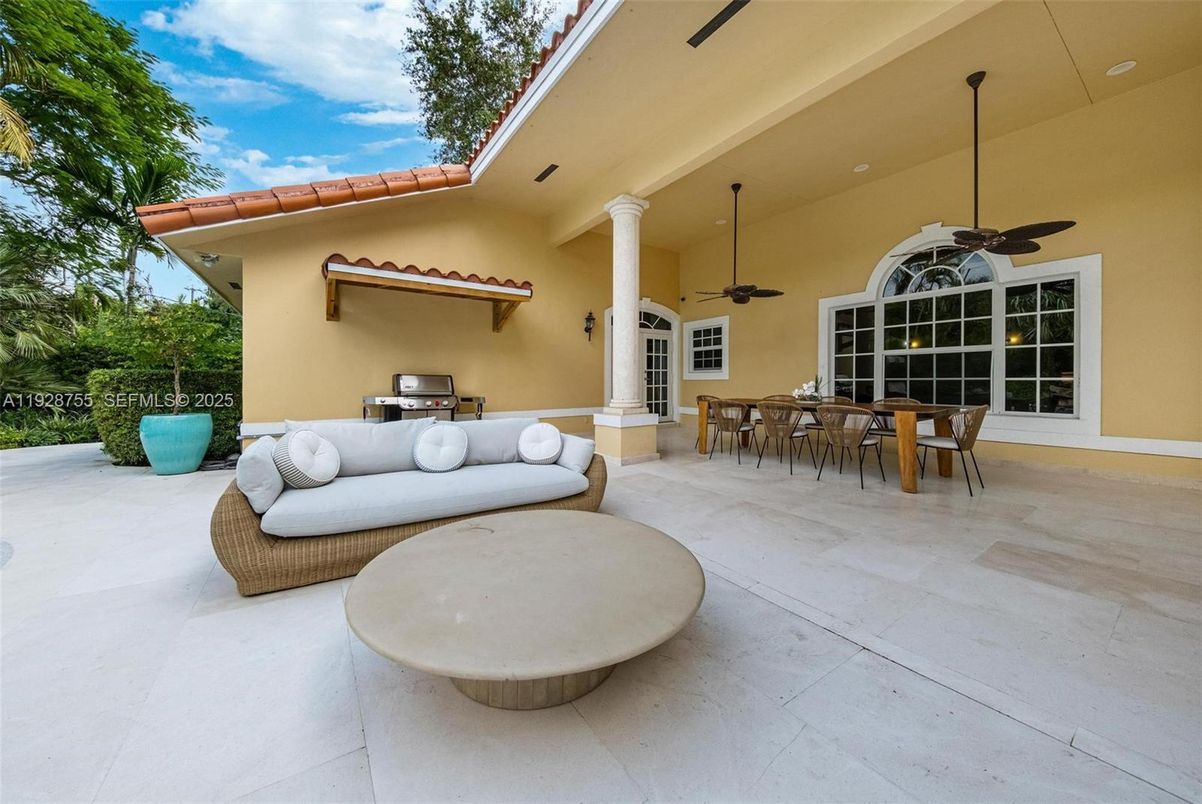 Exterior, Outdoor Kitchen