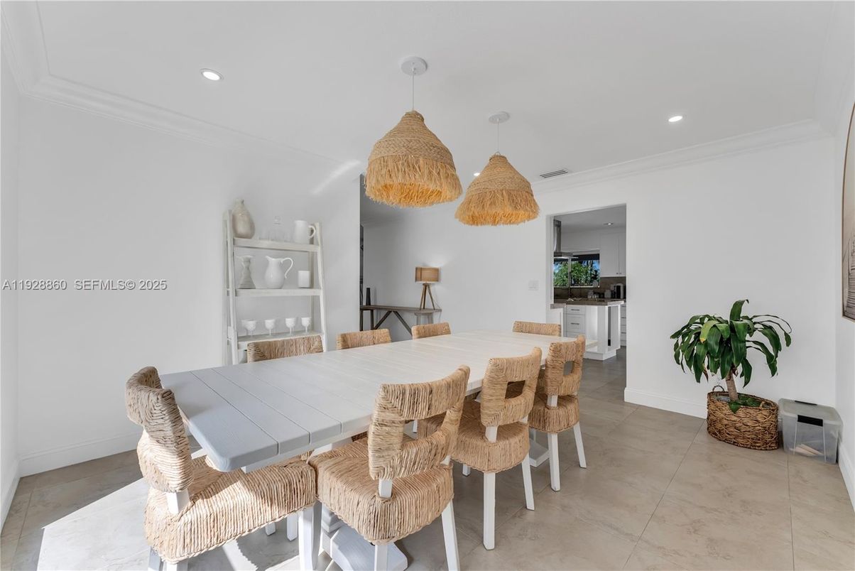Dining room, Interior, Pendant Lights, Recessed Lighting