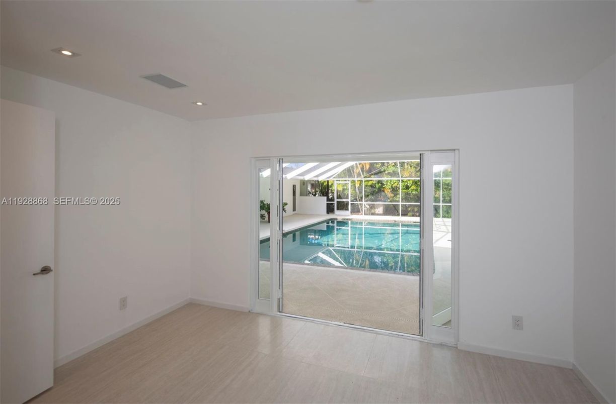 Empty room, Interior, Pool, Recessed Lighting