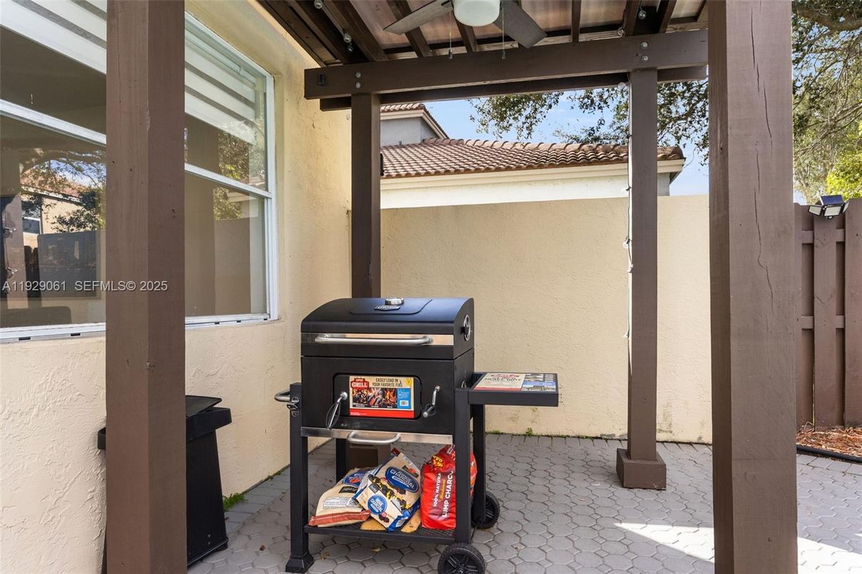 Exterior, Outdoor Kitchen