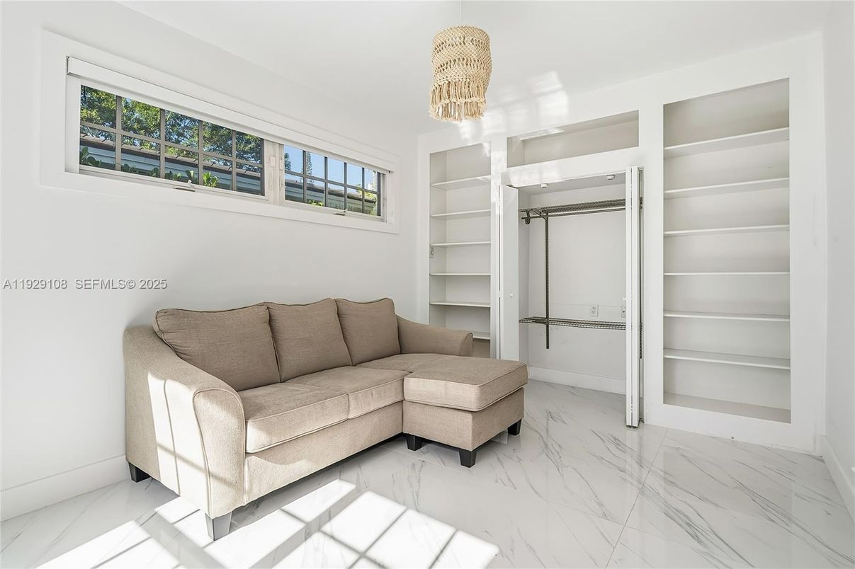 Chandelier, Interior, Marble