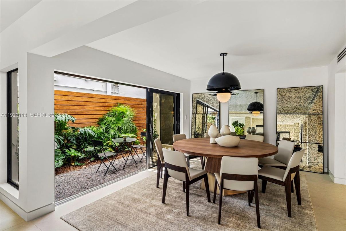 Dining room, Interior, Pendant Lights