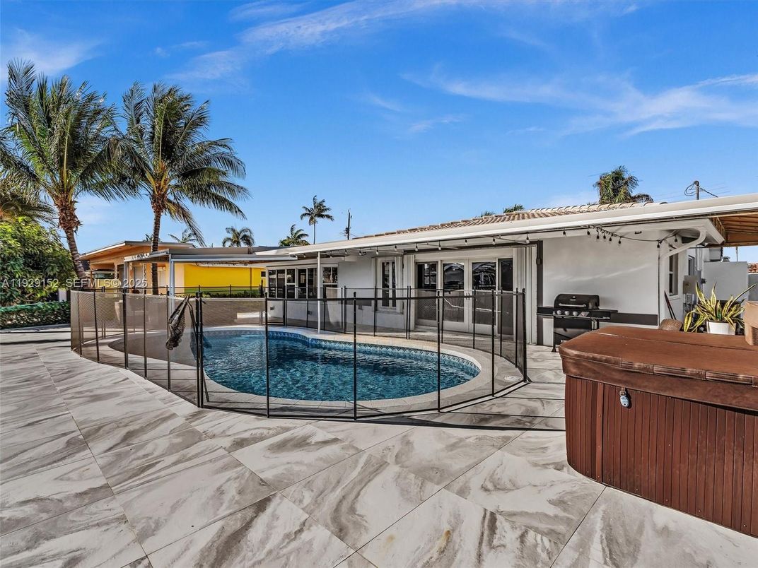 Exterior, Hot Tub, Pool