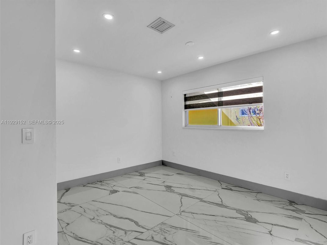 Empty room, Interior, Marble, Recessed Lighting