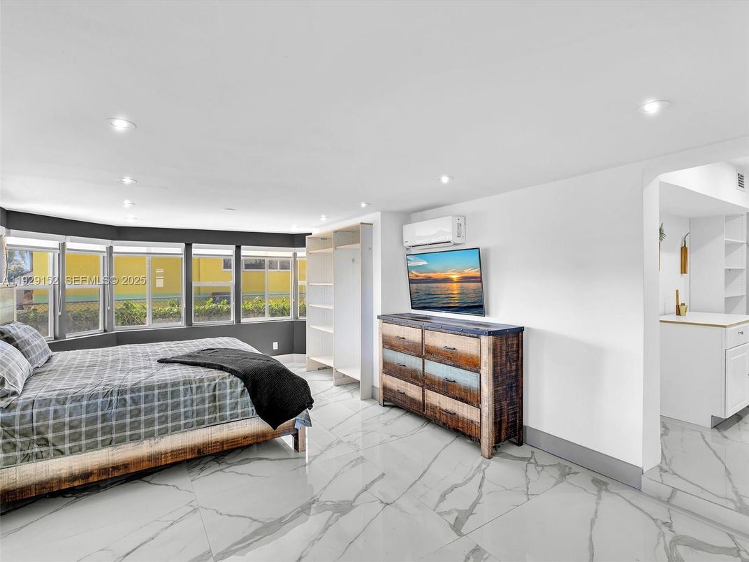 Bedroom, Interior, Marble, Recessed Lighting, Water