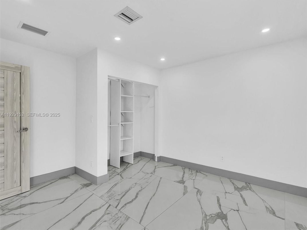 Empty room, Interior, Marble, Recessed Lighting