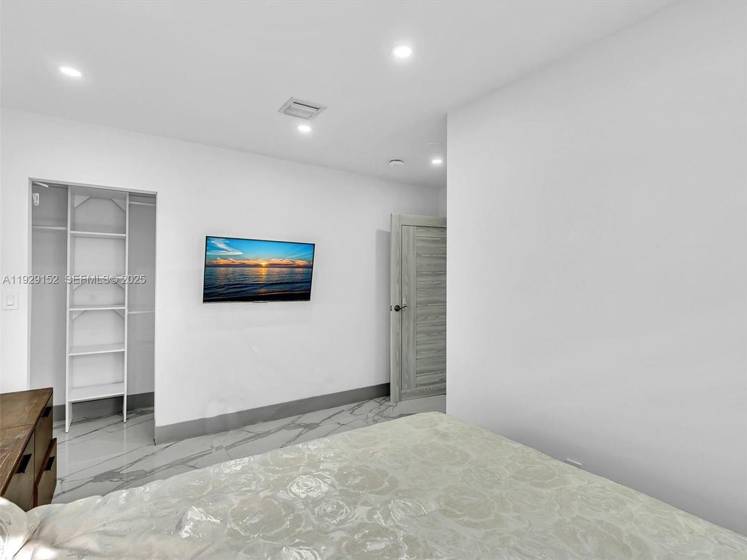 Empty room, Interior, Marble, Recessed Lighting