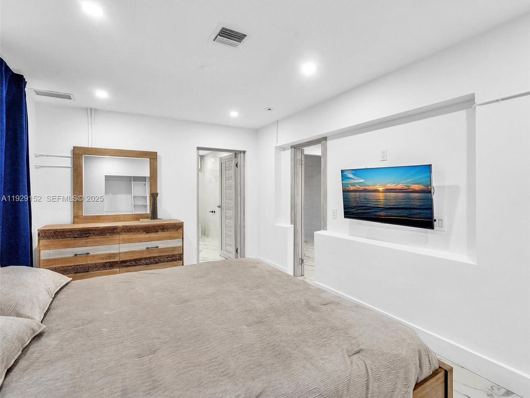 Bedroom, Interior, Recessed Lighting