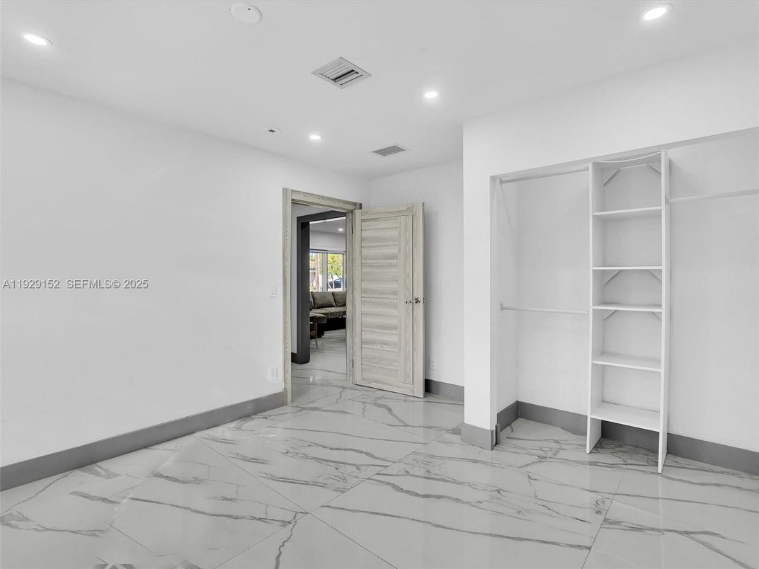 Empty room, Interior, Marble, Recessed Lighting