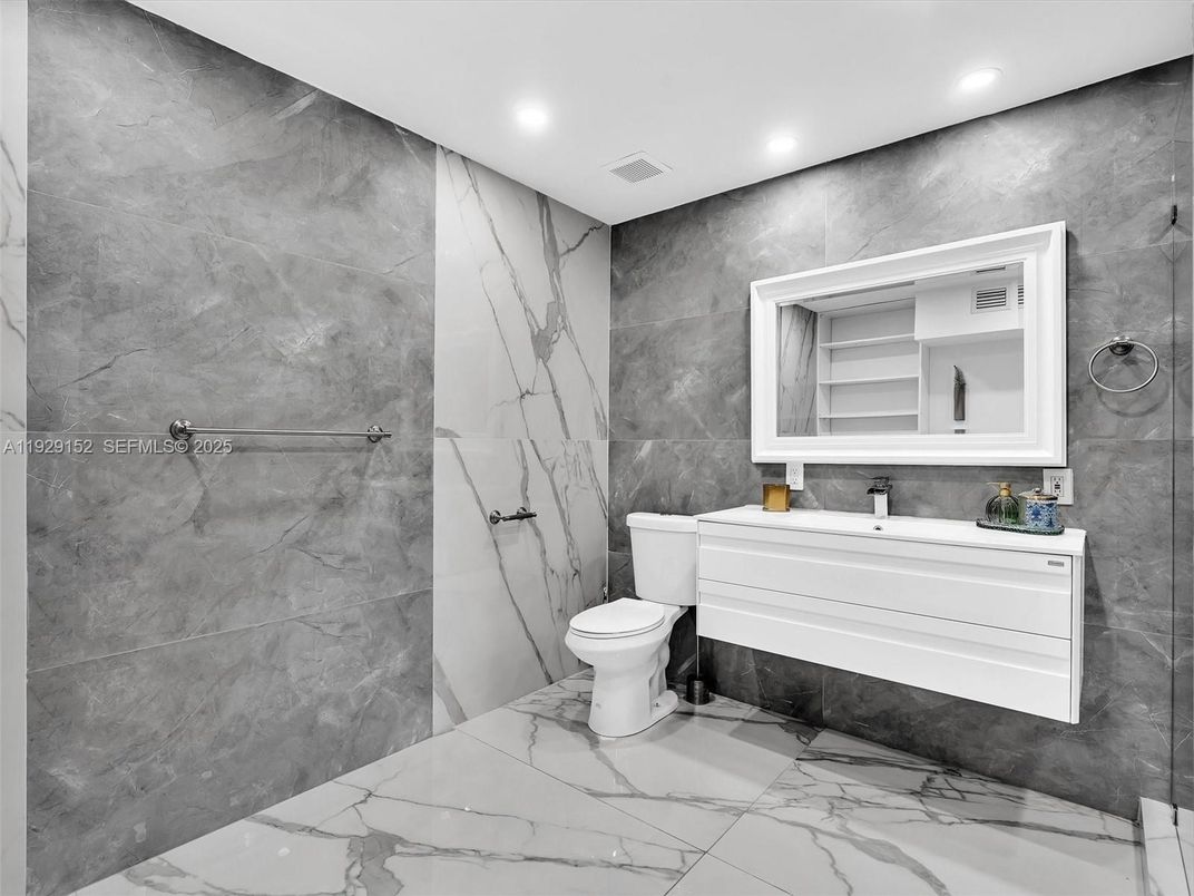 Bathroom, Interior, Marble, Marble Walls, Recessed Lighting
