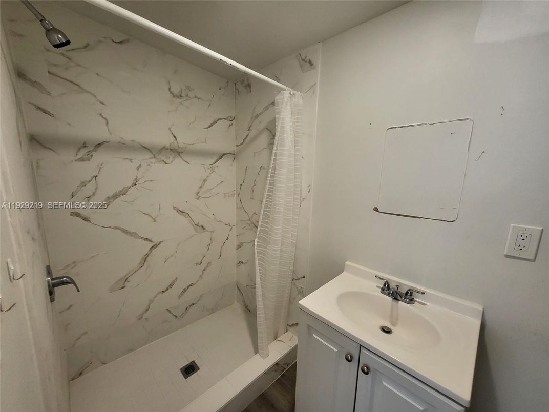 Bathroom, Interior, Marble Walls