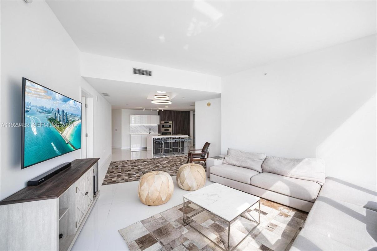 Interior, Kitchen, Living room, Stainless Steel Appliances