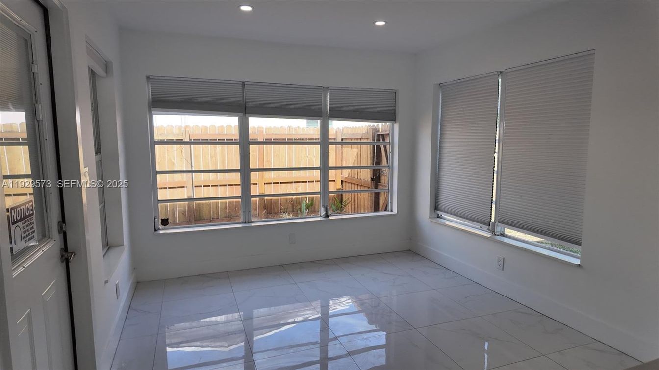 Empty room, Interior, Marble, Recessed Lighting
