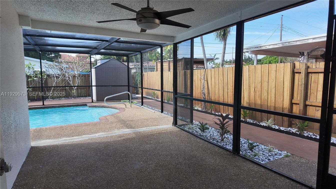 Interior, Pool, Sun Room