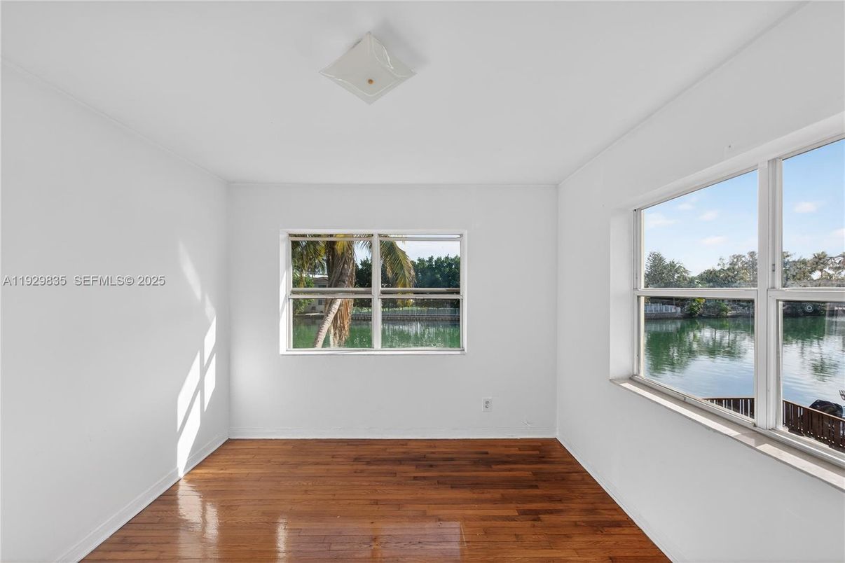 Empty room, Interior, Water, Wood Texture Flooring