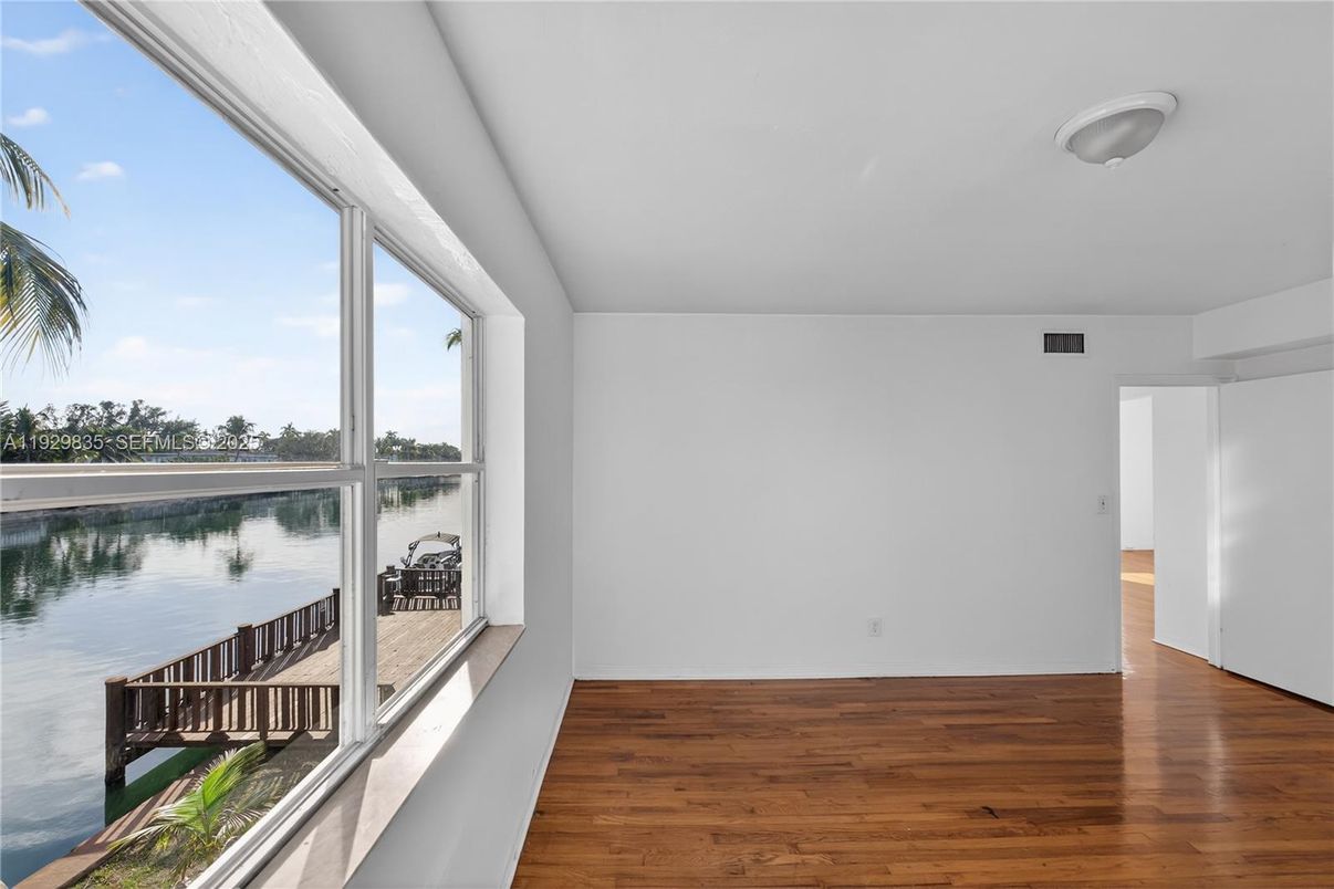 Empty room, Interior, Water, Wood Texture Flooring