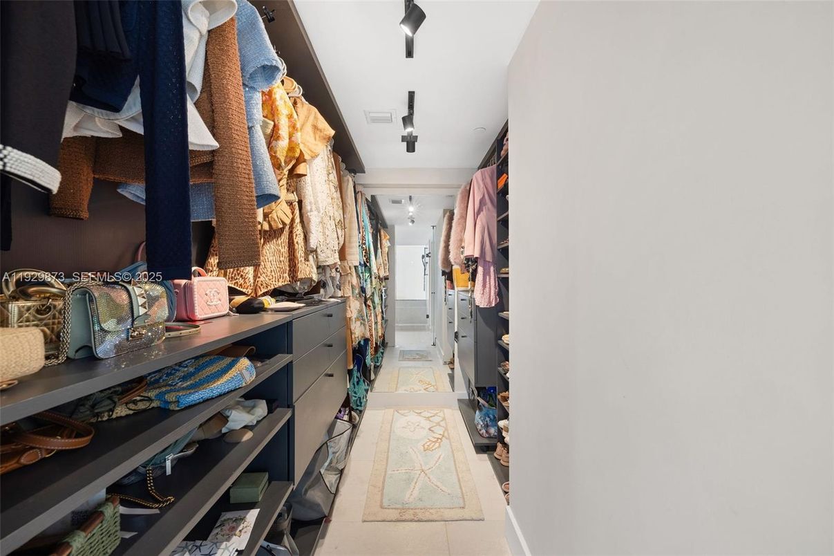 Interior, Walk-in Closets