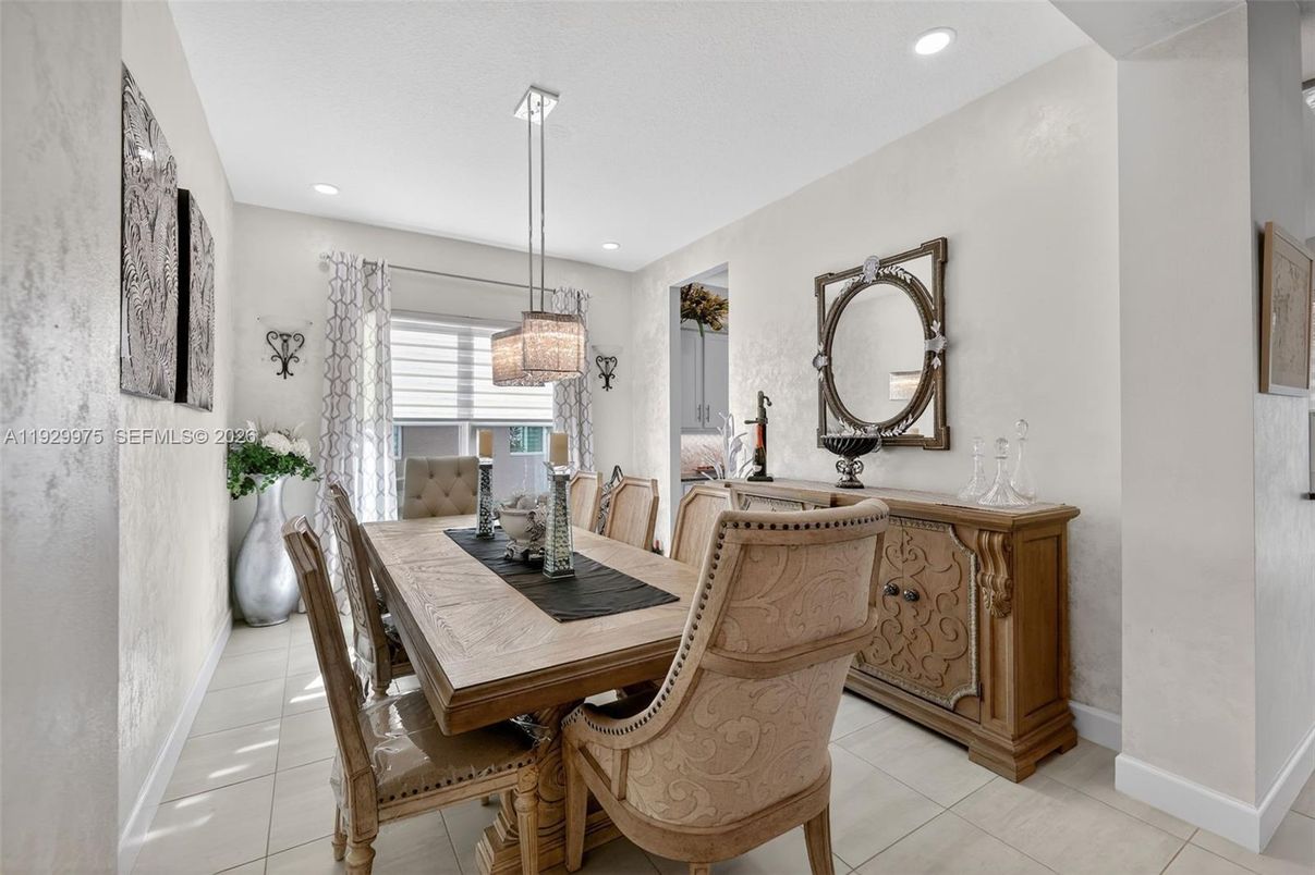 Dining room, Interior, Pendant Lights, Recessed Lighting