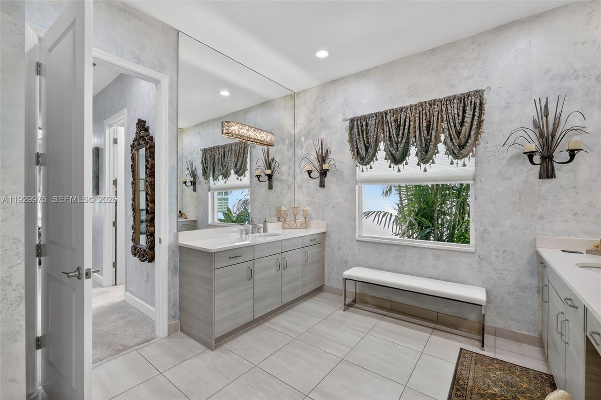 Bathroom, Dual Sink Vanities, Interior, Recessed Lighting