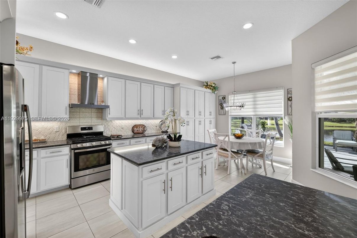 Dining room, Interior, Kitchen, Pendant Lights, Recessed Lighting, Stainless Steel Appliances