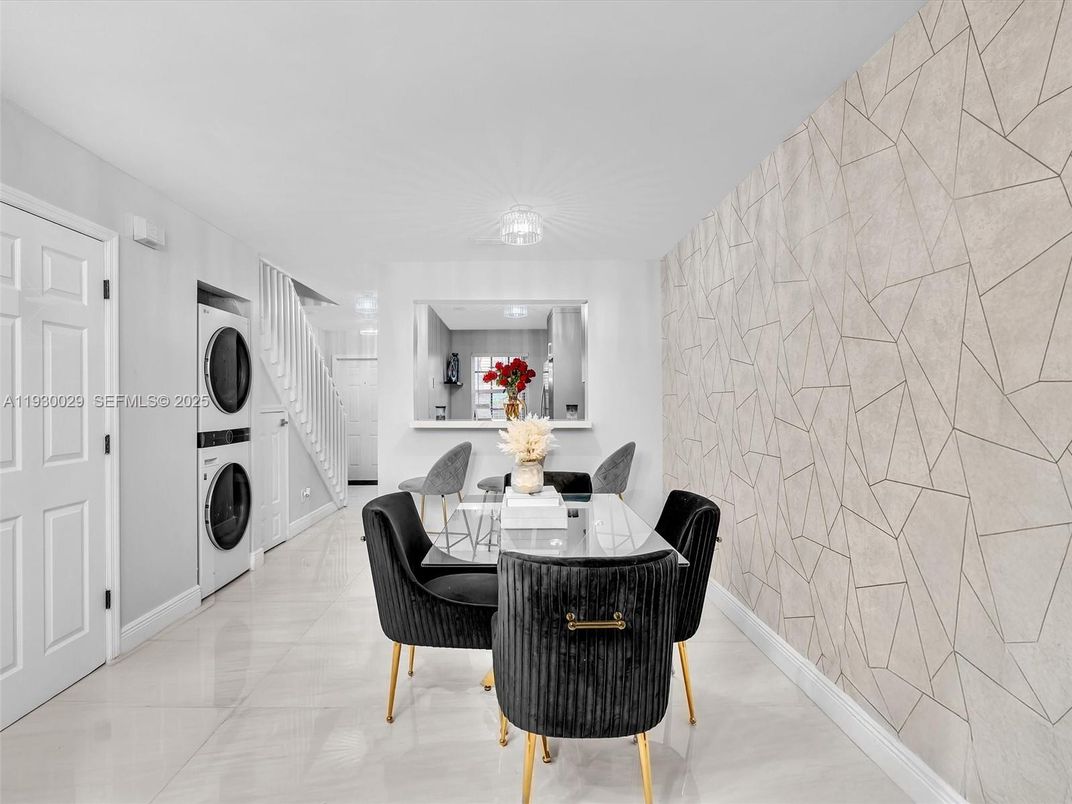 Dining room, Interior, Recessed Lighting
