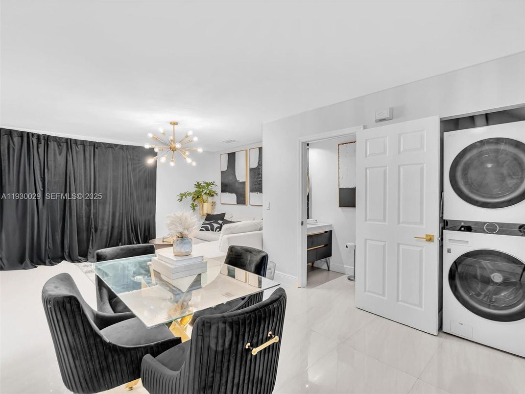 Dining room, Interior, Living room, Pendant Lights, Washer