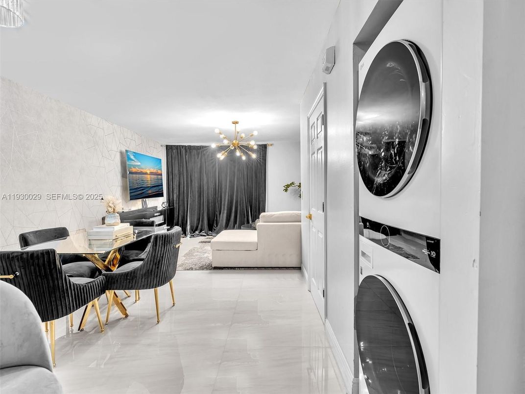 Dining room, Interior, Living room, Pendant Lights