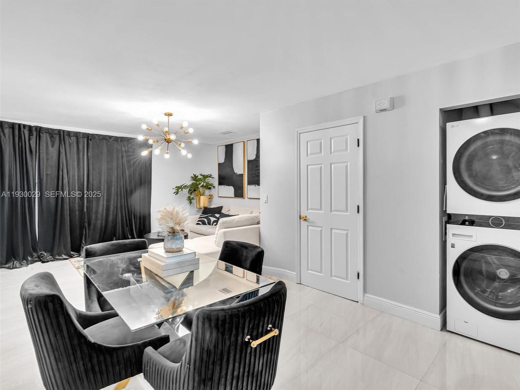 Dining room, Interior, Living room, Pendant Lights, Washer