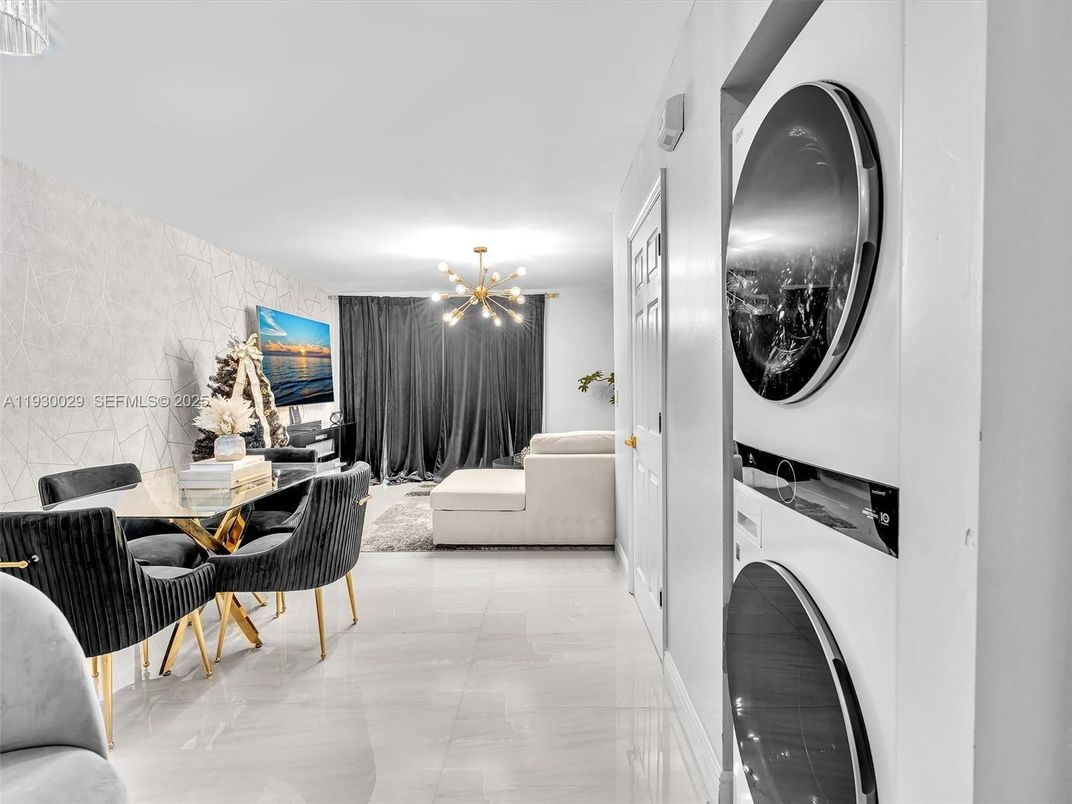 Dining room, Interior, Living room, Pendant Lights